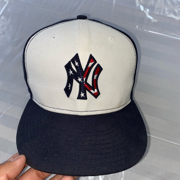 New York Yankees Fitted Hat - Picture 1 of 6